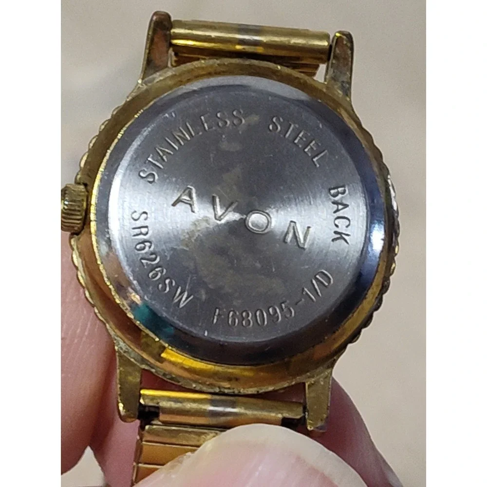 AVON Everyday Stretch Goldtone Watch Ladies Round Dial New Battery